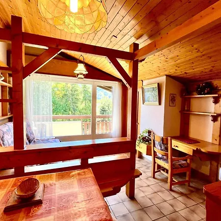 Charming With A Beautiful View 아파트 꽁블루